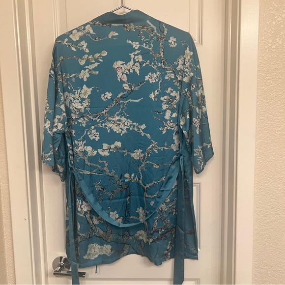 The Immersive Van Gogh Exhibit Almond Blossom Robe/Kimono, NWOT - Picture 6 of 9